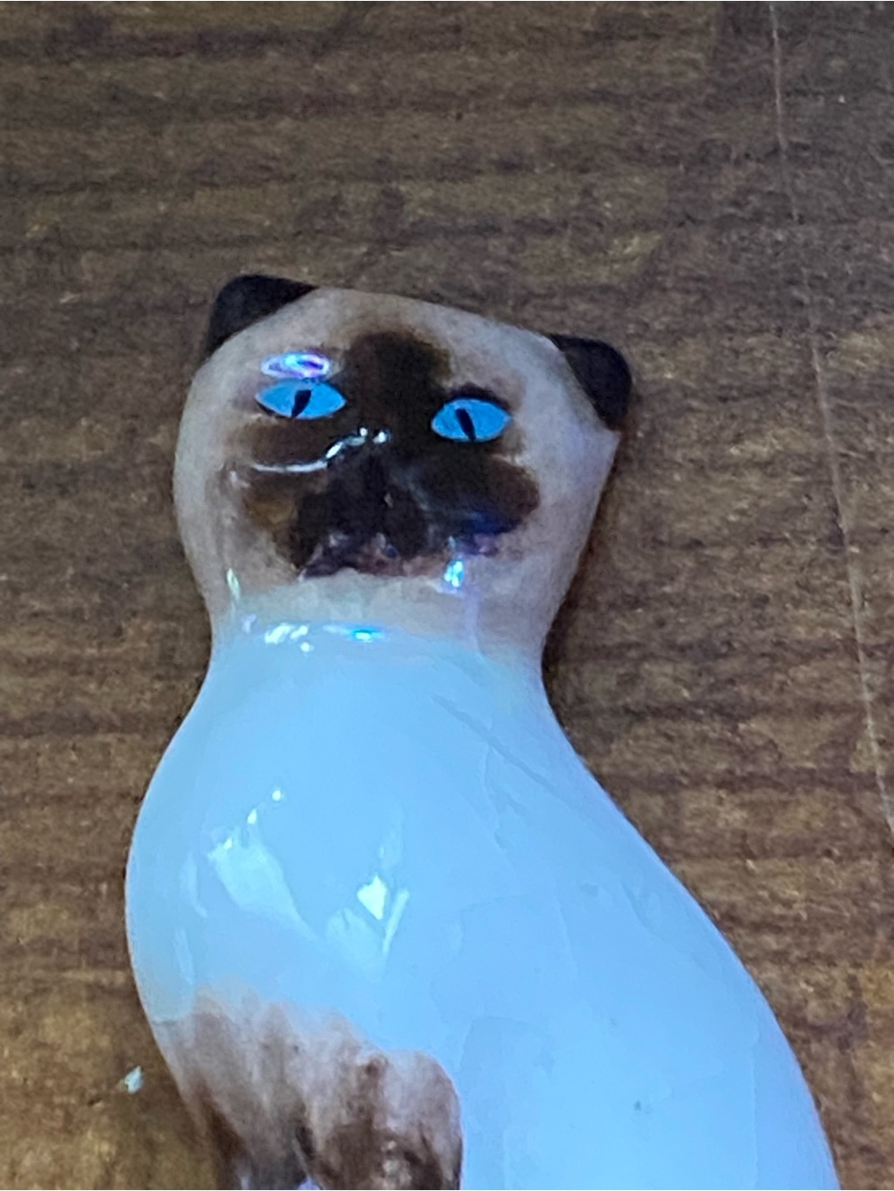 Vintage 1982 Avon Siamese Cat 🐈 Porcelain Pin Brooch - Cream, Brown & Blue Eyes - Picture 4 of 9